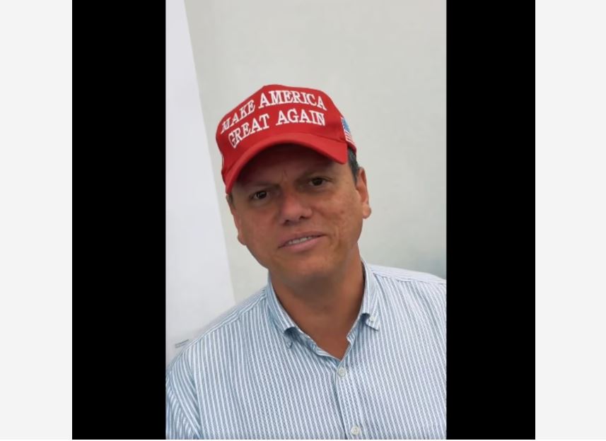 Tarcísio publicou vídeo com boné trumpista em janeiro