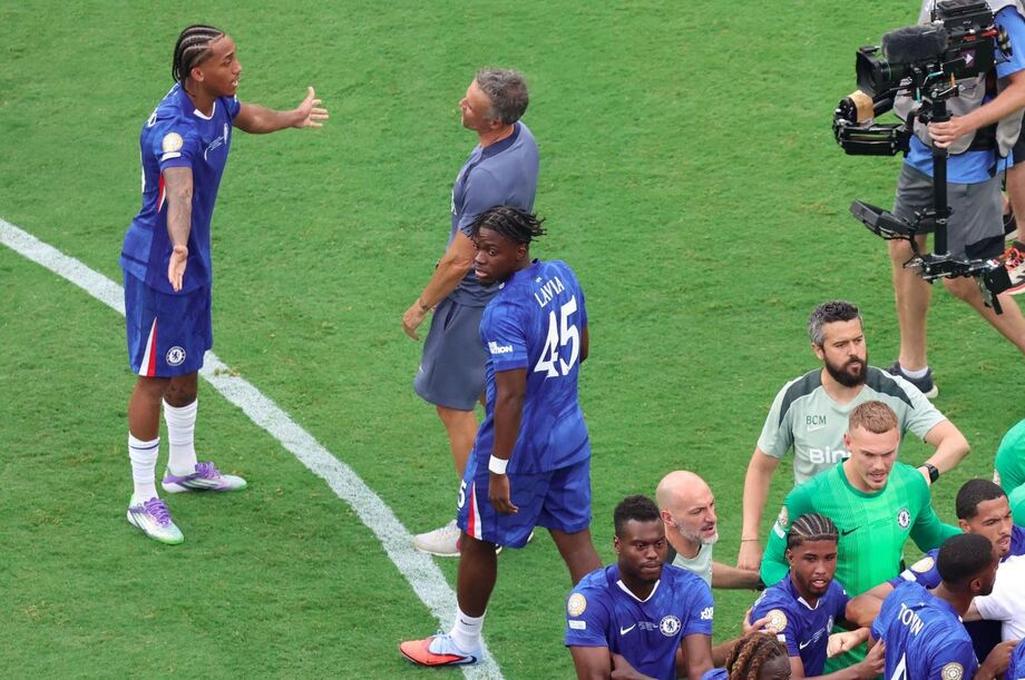 João Pedro e Luis Enrique discutiram após o jogo e clima acabou esquentando.