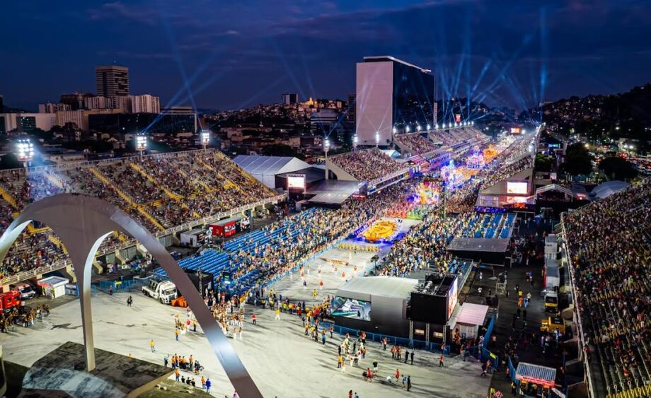 Sambódromo do Rio durante desfile em 2025