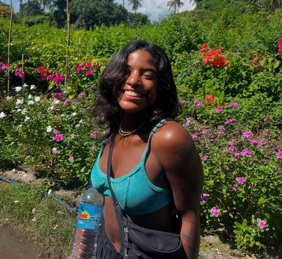 Juliana Marins morreu após cair de penhasco em trilha no monte Rinjani, na Indonésia.