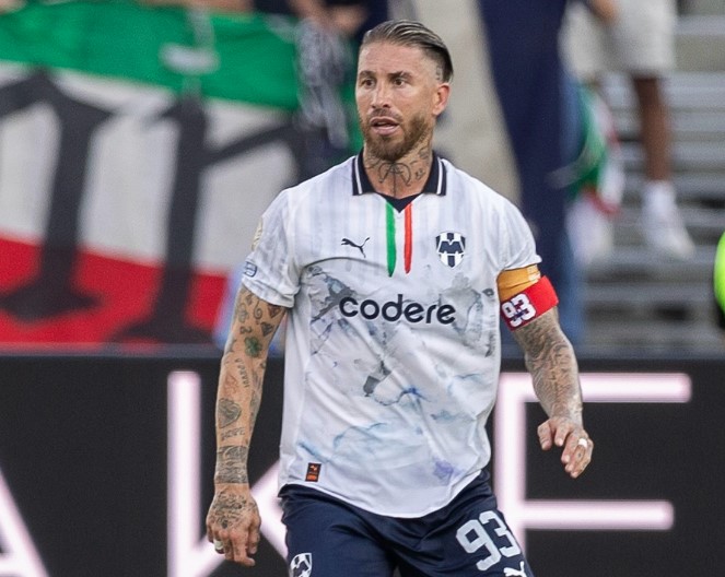 Sergio Ramos durante partida do Monterrey no Mundial de Clubes; zagueiro marcou gol na estreia da equipe mexicana
