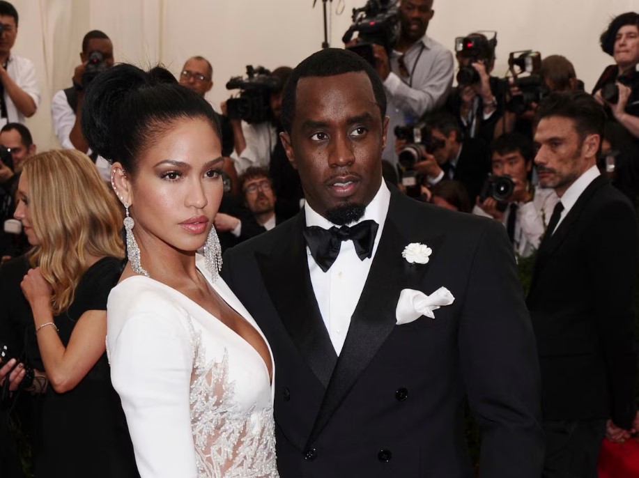 Cassie Ventura e Sean 'Diddy' Combs em evento, em 2015