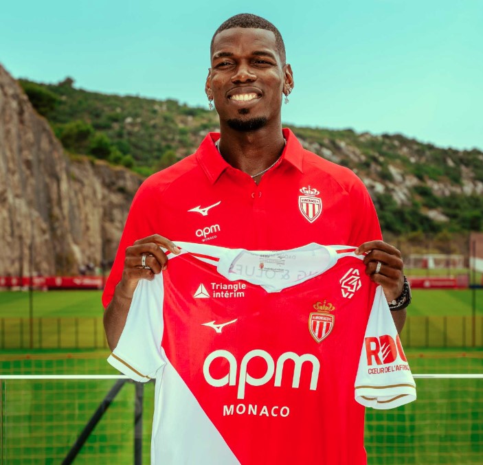 O jogador foi apresentado pelo clube francês e já está disponível para jogar