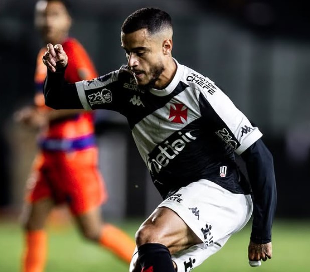 Coutinho tinha vínculo com o Aston Villa desde 2022, inicialmente também por empréstimo