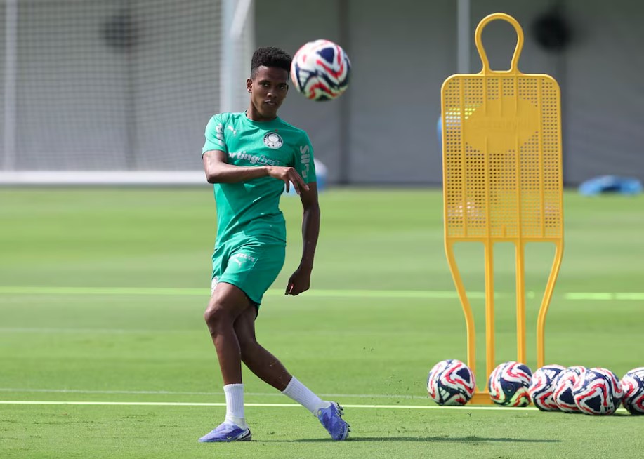 Estêvão deseja conquistar o prêmio da Bola de Ouro no futuro