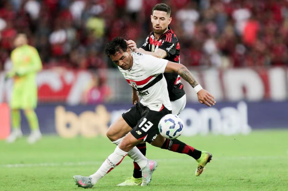 São Paulo foi derrotado pelo Flamengo no retorno do Campeonato Brasileiro.