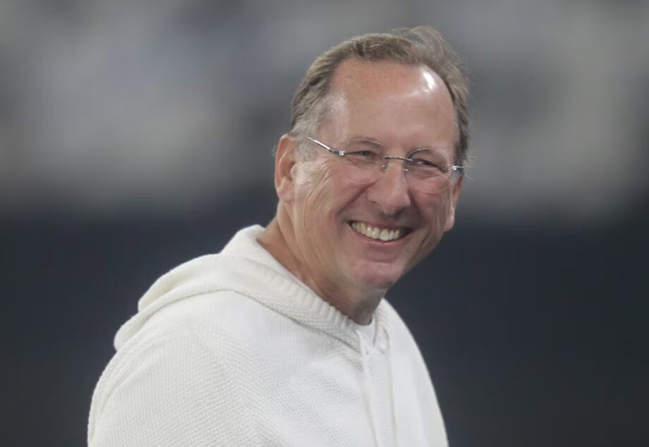 John Textor tem relação próxima com o magnata grego Marinakis.