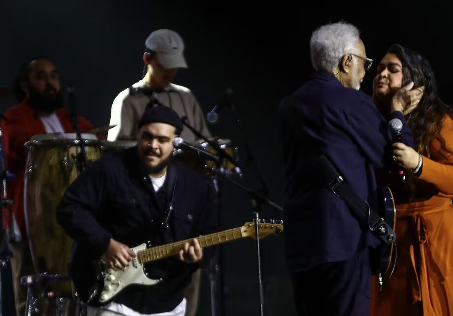 Preta Gil compartilhou o palco ao lado do pai, Gilberto Gil, em participações especiais