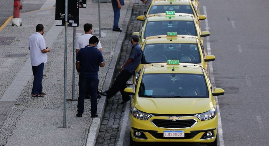 Ideia é isentar os taxistas de uma taxa para verificação anual de taxímetro, feita pelo Inmetro.