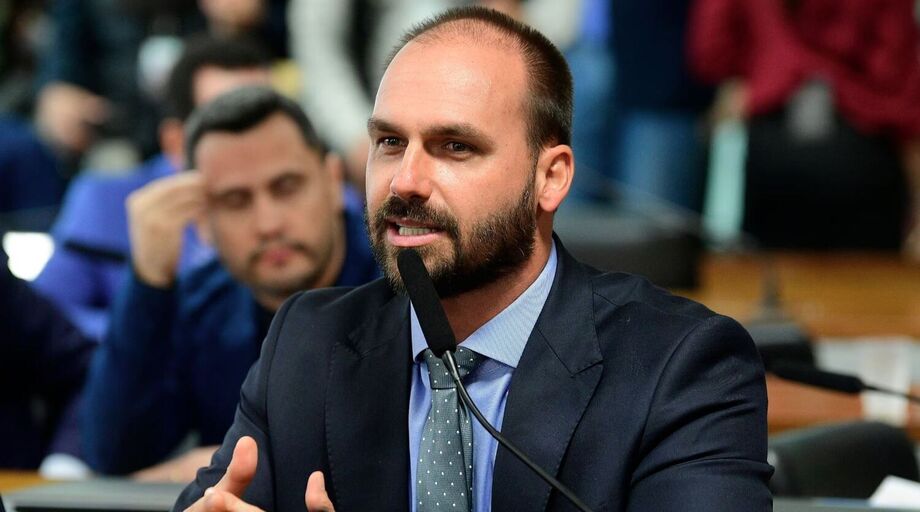 Eduardo Bolsonaro pediu licença parlamentar de 122 dias para viver nos Estados Unidos.