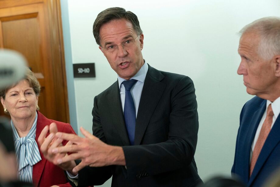 Secretário-geral da Otan, Mark Rutte e os senadores Jeanne Shaheen e Thom Tillis no Capitólio