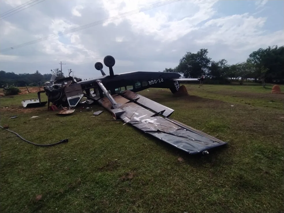 Avião usado para paraquedismo cai em área rural de Boituva (SP) logo após decolar; acidente deixou dois mortos e feridos.
