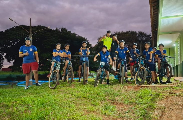 O projeto MS Pedalando Para o Futuro tem como objetivo desenvolver a forma física, técnica, cognitiva, social e emocional de crianças e adolescentes.