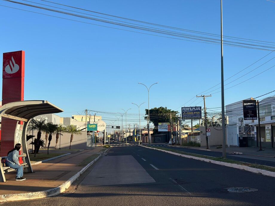 Rajadas de vento e baixa umidade do ar também marcam a previsão para o Estado.