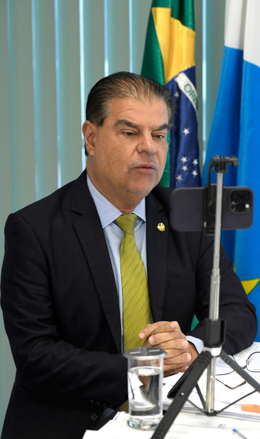 Senador Nelsinho Trad pede diálogo com os EUA para evitar tarifa de 50% que já afeta exportações brasileiras de mel e pescados.