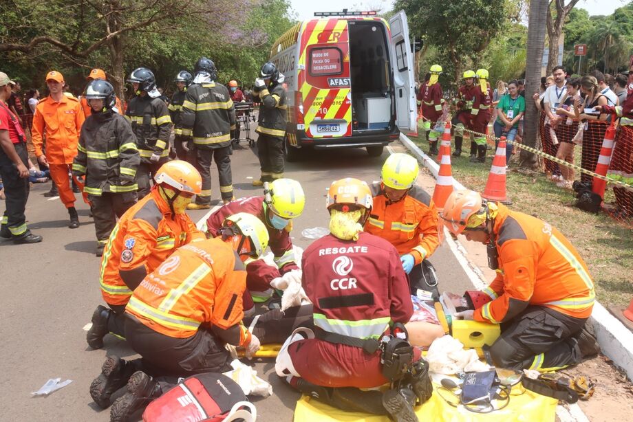 BR-163 abre 25 vagas para enfermeiros, socorristas e motoristas em 17 cidades de MS para reforçar atendimento de urgência e emergência.
