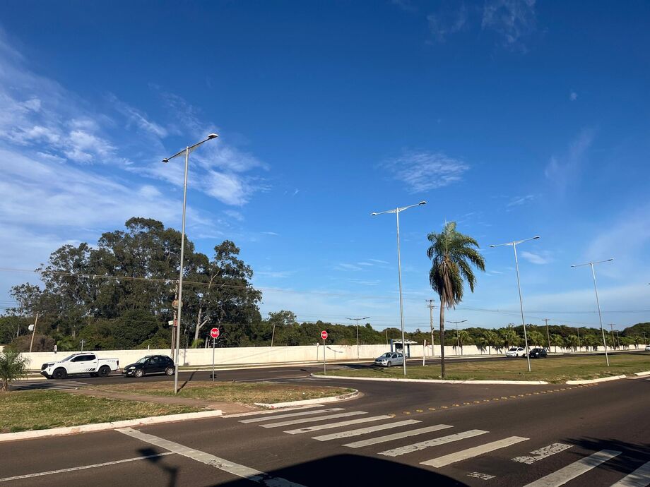 Campo Grande amanheceu com céu limpo na manhã deste sábado (19)