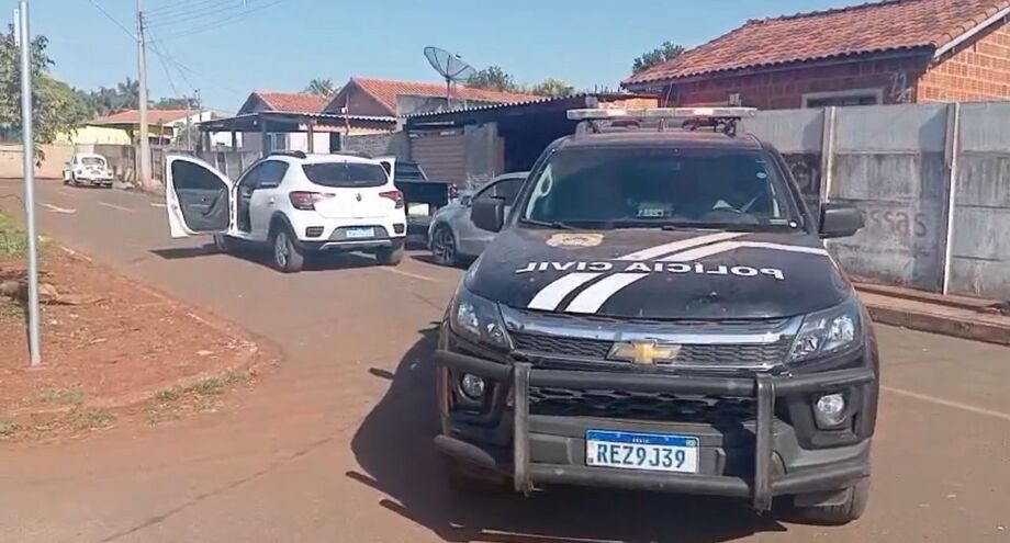 Polícia Civil de Cassilândia prende dois homens por comercialização e armazenamento ilegal de combustíveis, colocando em risco a segurança pública.