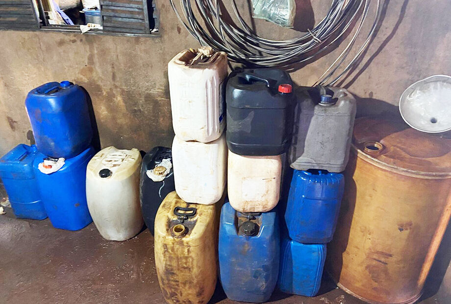 Homem é preso em Nova Andradina com mais de 1.150 litros de combustíveis estocados ilegalmente em borracharia