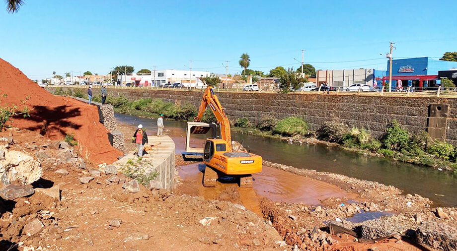 Obras no Anhanduizinho avançam com ciclovia e 65% de execução; prefeita anuncia 100 entregas para Campo Grande.
