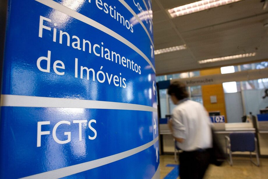 Em 2024, o FGTS registrou sua maior arrecadação histórica, impulsionada pelo maior número de trabalhadores com emprego formal, além do aumento dos salários, conforme dados do Caged e IBGE