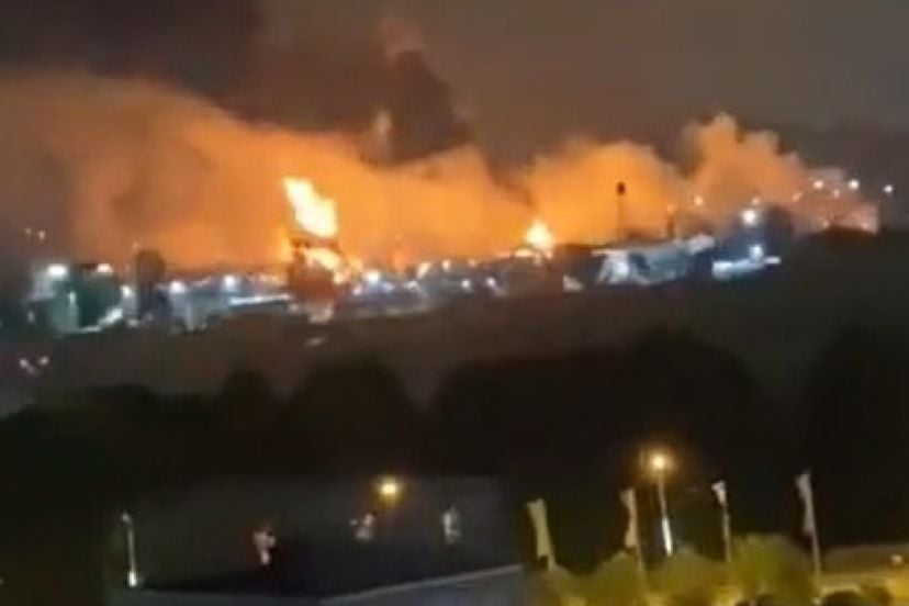 Um ataque de drone ucraniano provocou incêndio em um depósito de petróleo na cidade russa de Sochi