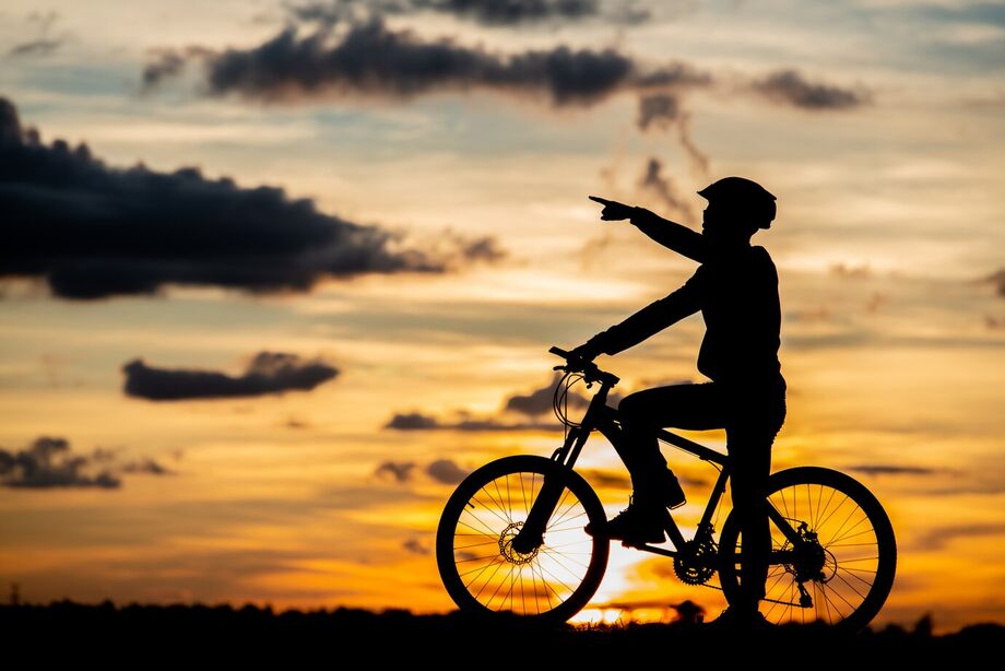 Estilo de vida saudável, lazer ao ar livre e descoberta de novos caminhos: os grupos de pedal transformam a forma de viver e explorar a capital sul-mato-grossense.