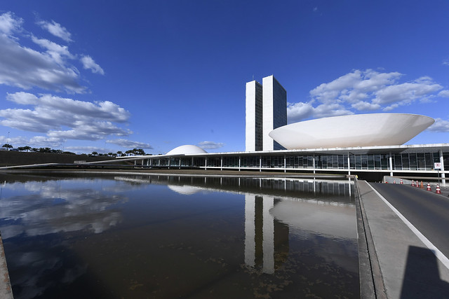 Artigo 359-L do Código Penal tipifica o crime de abolição violenta do Estado democrático de Direito