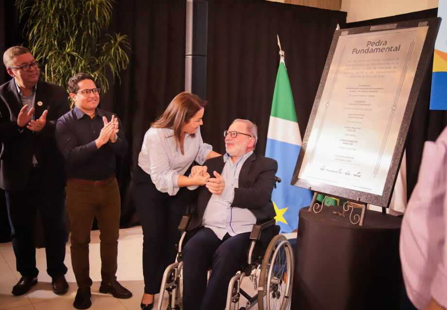 Autoridades participam da cerimônia de lançamento da pedra fundamental da nova sede do Sistema Comércio de MS, em Campo Grande.