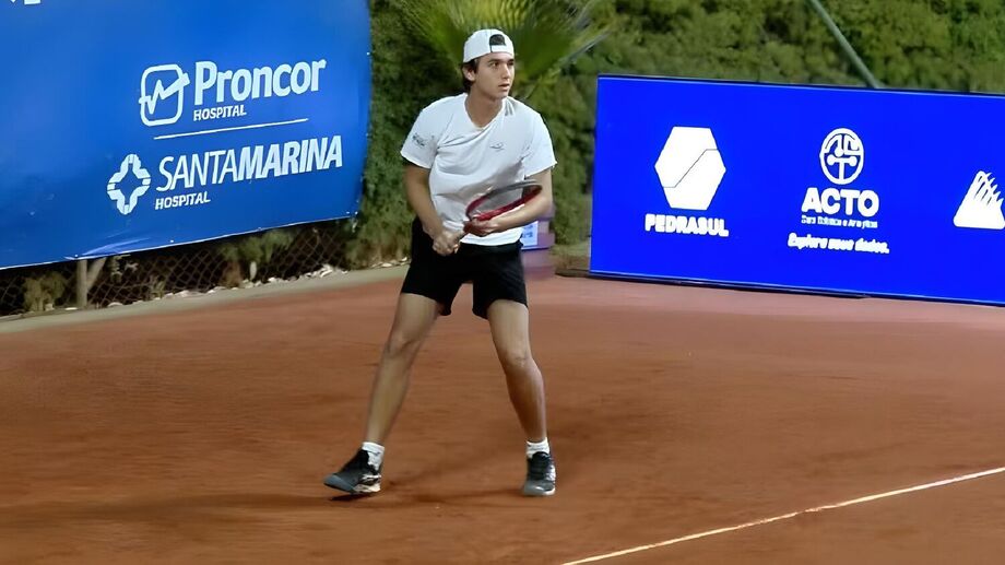 Partida da 4ª edição do Carandá Open de Tênis, em 2024, no Carandá Clube, em Campo Grande.