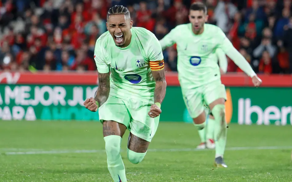 Após levar 2 a 0, Barcelona vira sobre Levante com gol contra e assistência de Raphinha