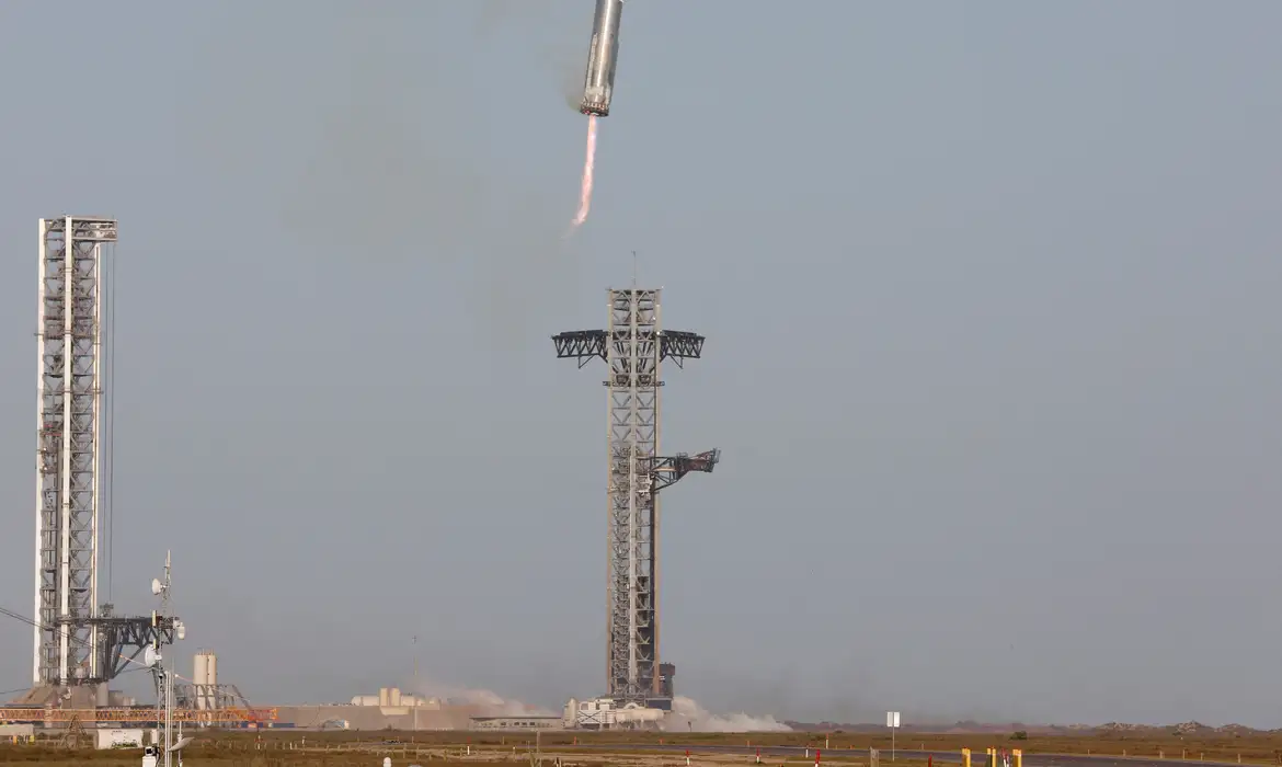 SpaceX realiza lançamento bem-sucedido do Starship com testes de novos escudos térmicos
