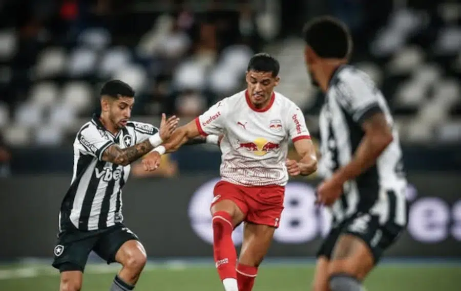 Com golaços, Botafogo goleia Bragantino e se recupera no Nilton Santos após duas derrotas