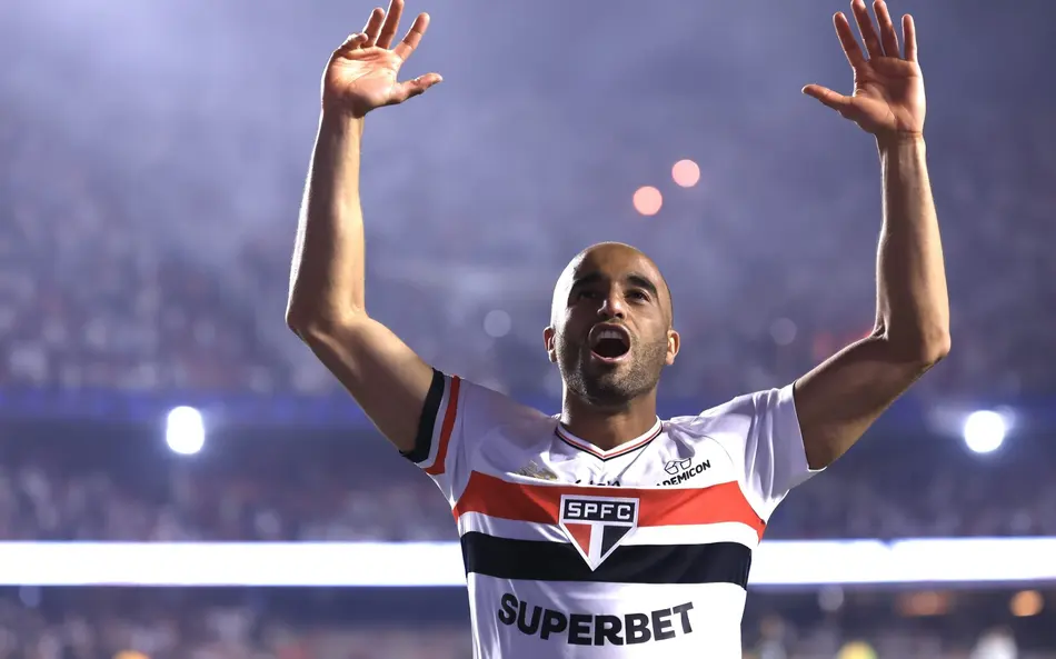 Lucas Moura se diz feliz e aliviado após artroscopia: 'Joelhão tá zero bala'