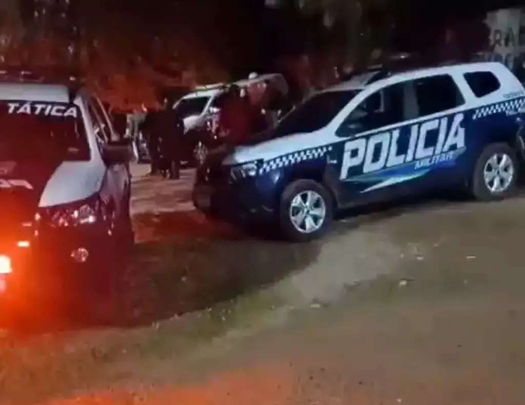 Viaturas da PM no local de confronto