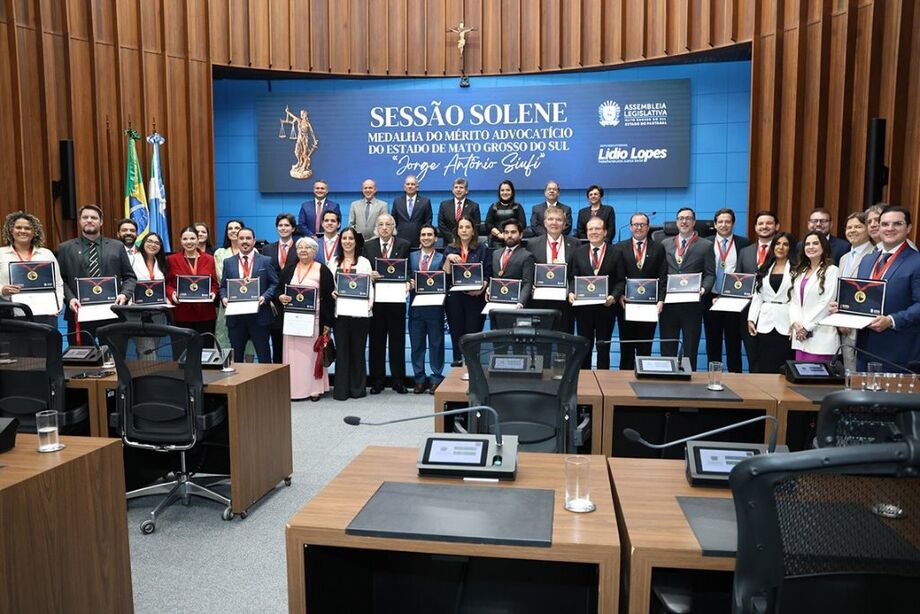 Solenidade no Parlamento homenageou profissionais que se dedicam a garantir os direitos dos cidadãos sul-mato-grossenses