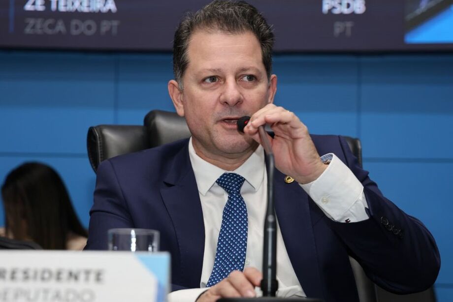 Resolução institui a Medalha e o Diploma de Honra ao Mérito Legislativo, homenagem anual a profissionais veterinários.