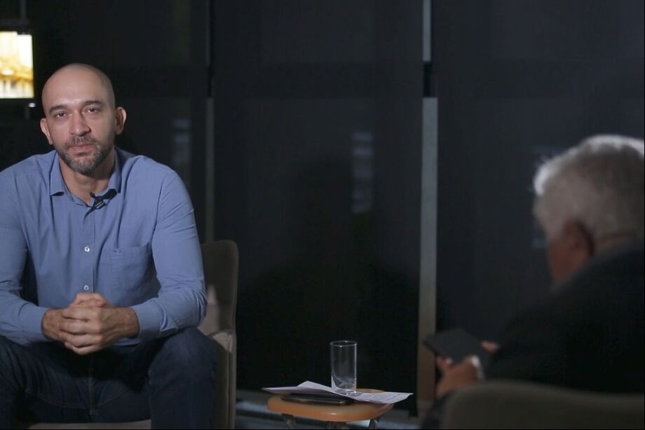Jornalistas Paulo Radamés e Sérgio Cruz são os apresentadores do programa.