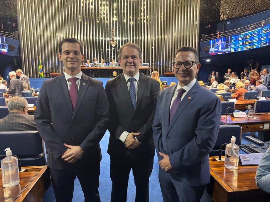 O Presidente da CONAMP, Tarcísio José Sousa Bonfim (MA), Alexandre Magno e o procurador Paulo Passos