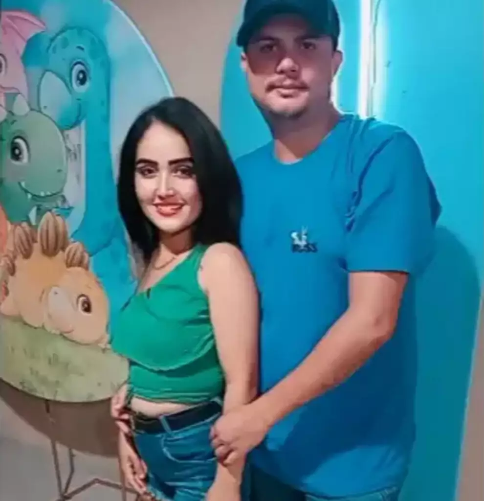 Imagem do casal em momento de lazer