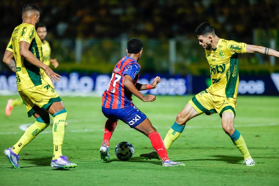 Mirassol aplica goleada histórica sobre o Bahia no Brasileirão; competição chega a 500 gols.
