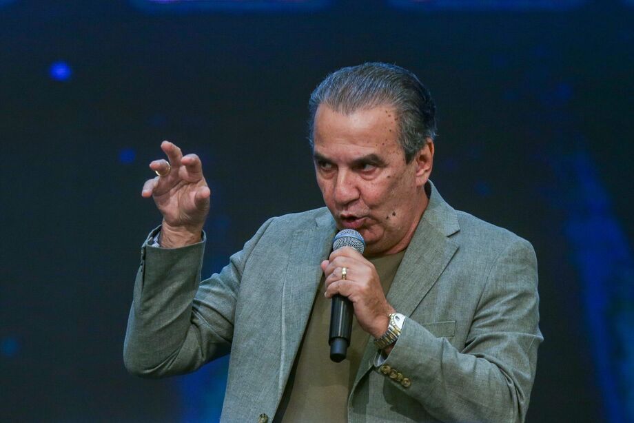 Pastor diz que não fugirá, ou será 'desmoralizado'.