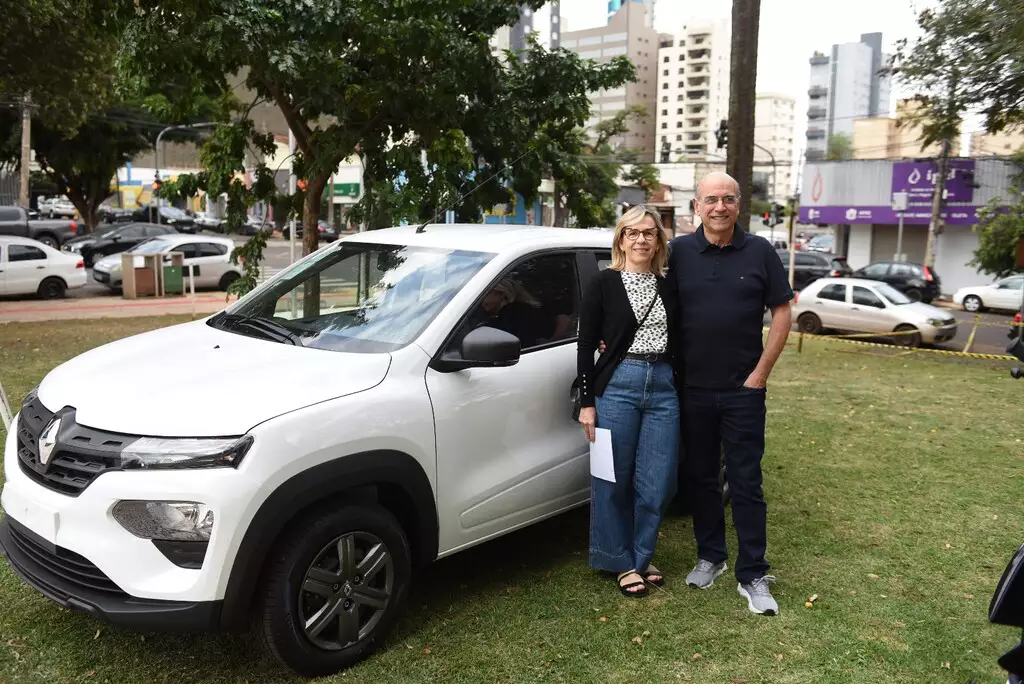 Luciene Estevão foi sorteada com um carro zero km por pagar regularmente o IPTU