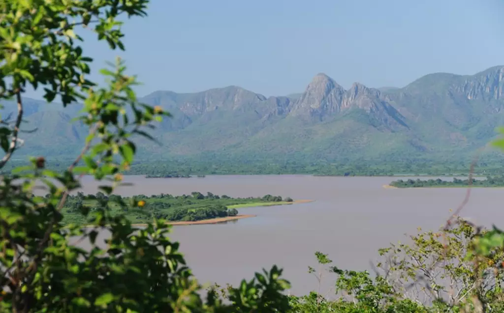 Cadeia de montanhas da Serra do Amolar, na divisa do Pantanal entre MS e MT.