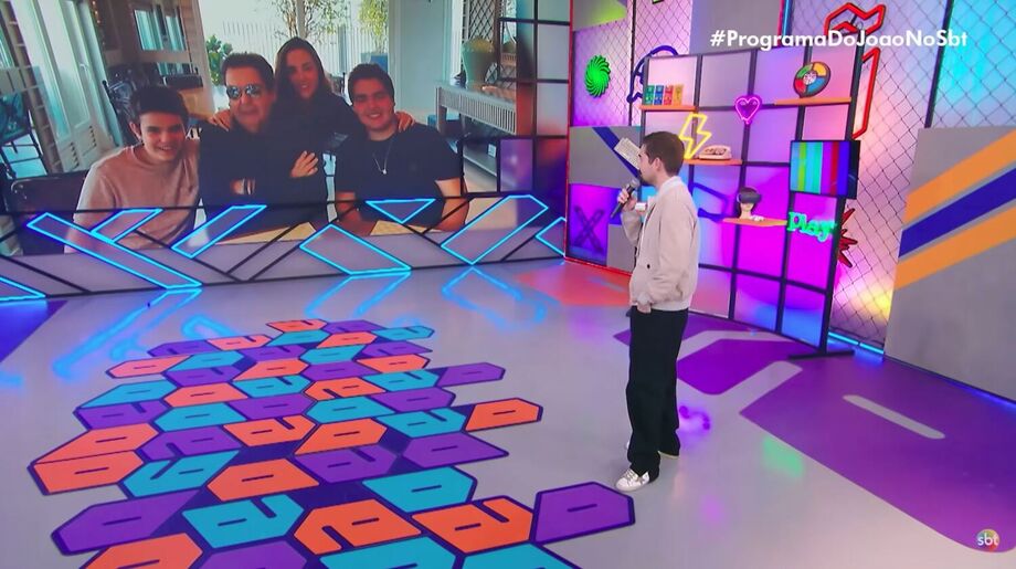 João Silva faz homenagem a Faustão no Dia dos Pais durante estreia do 'Programa do João' no SBT