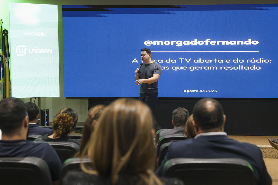 Auditório da Unigran recebe o 1º Encontro Regional de Rádio e TV; Fernando Morgado defende que rádio e TV entregam 100% de audiência humana, citando dados do Bad Bot Report.