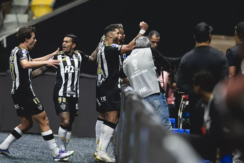 Atlético-MG vence Godoy Cruz e fica em vantagem na luta por vaga nas quartas da Sul-Americana