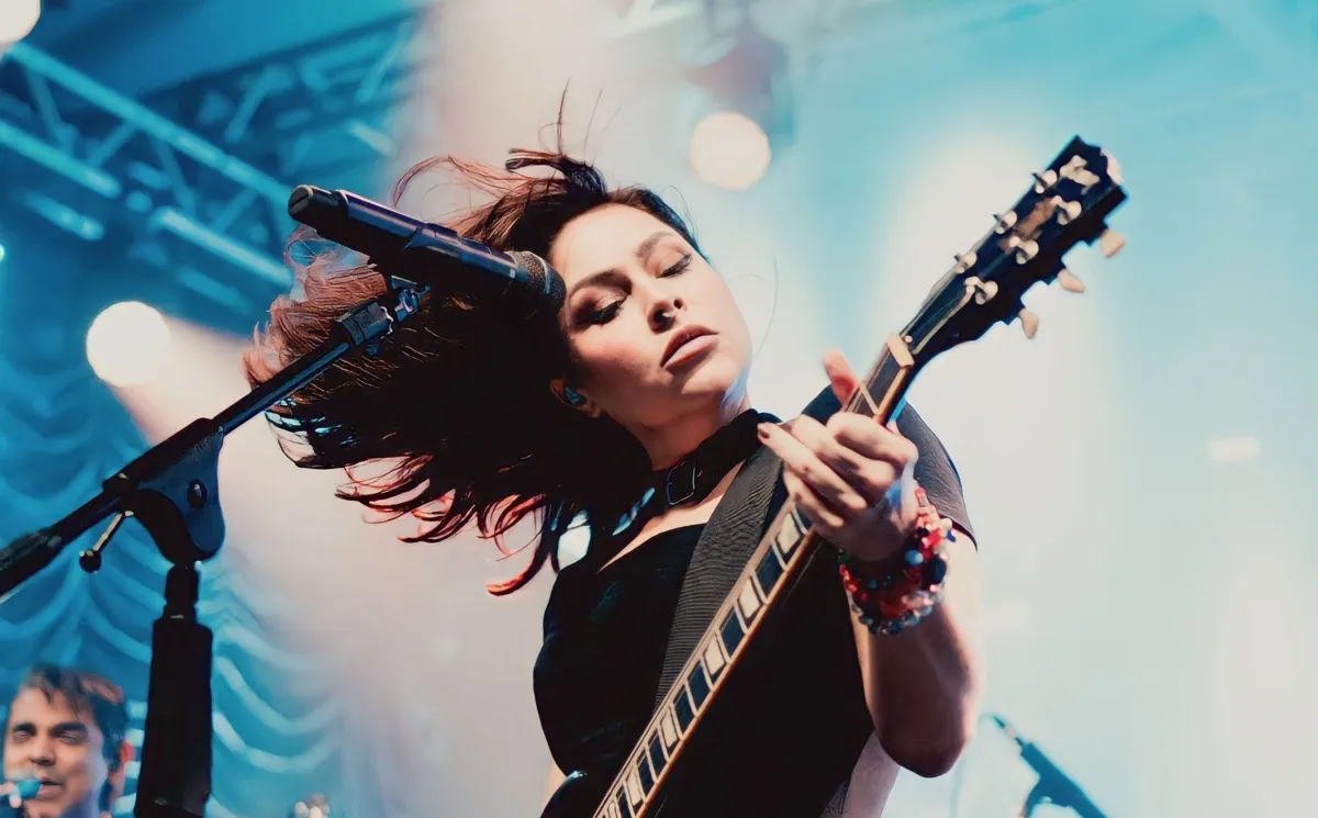 Pitty fará show gratuito antes de The Town