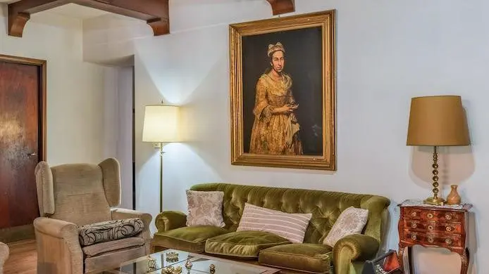 A foto no site do corretor de imóveis mostra o quadro 'Retrato de Dama', do pintor italiano Giuseppe Ghislandi (1655-1743), pendurado na parede