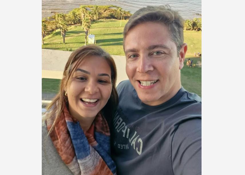Marcus Marinho ao lado da noiva Luana de Paula.